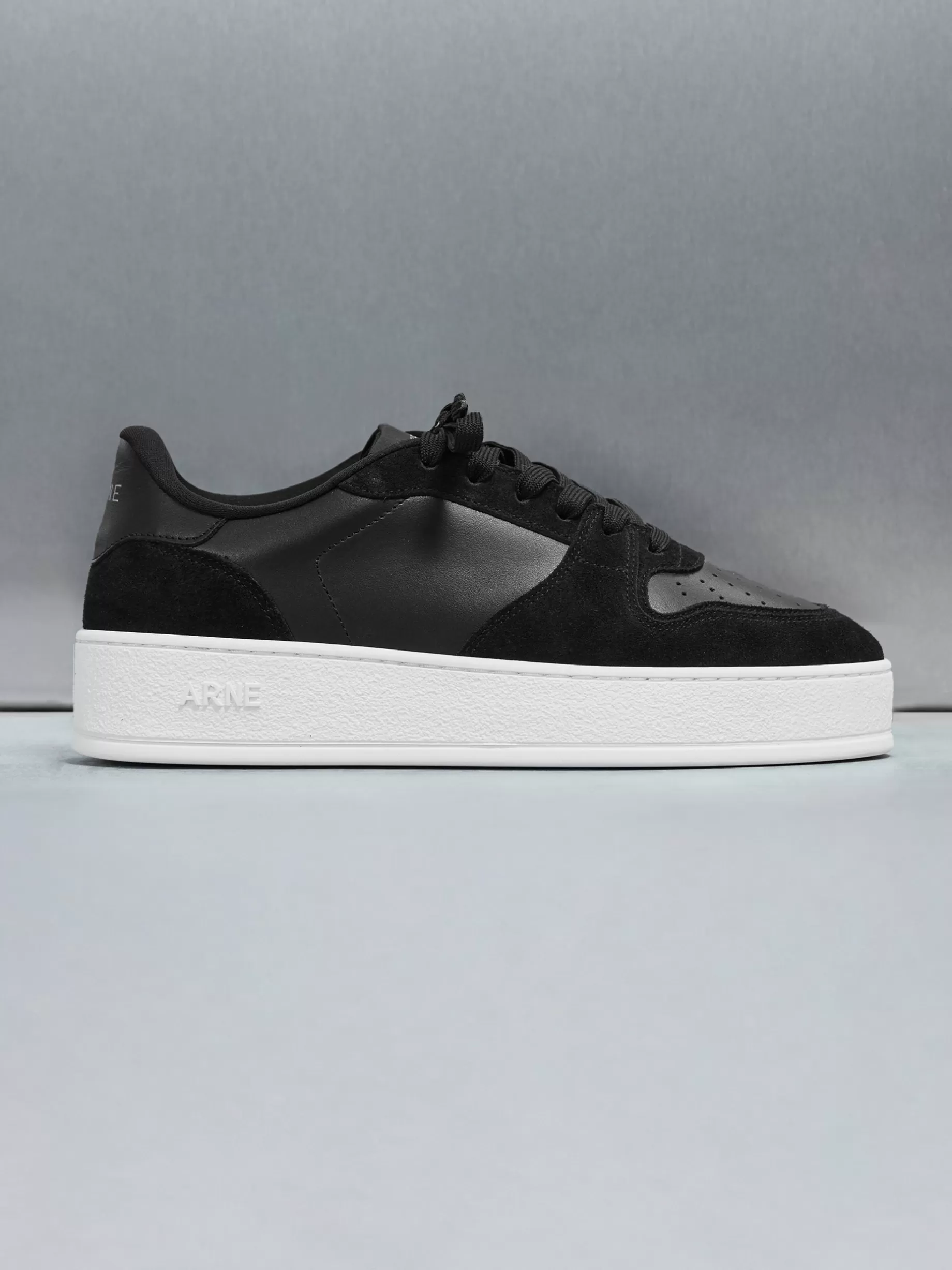 Discount ARNE Arena Trainer - Black