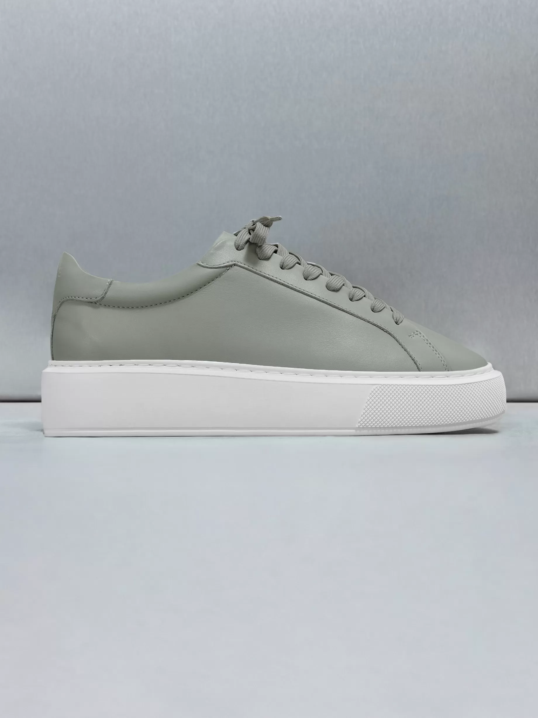 Shop ARNE Essential Leather Trainer - Olive