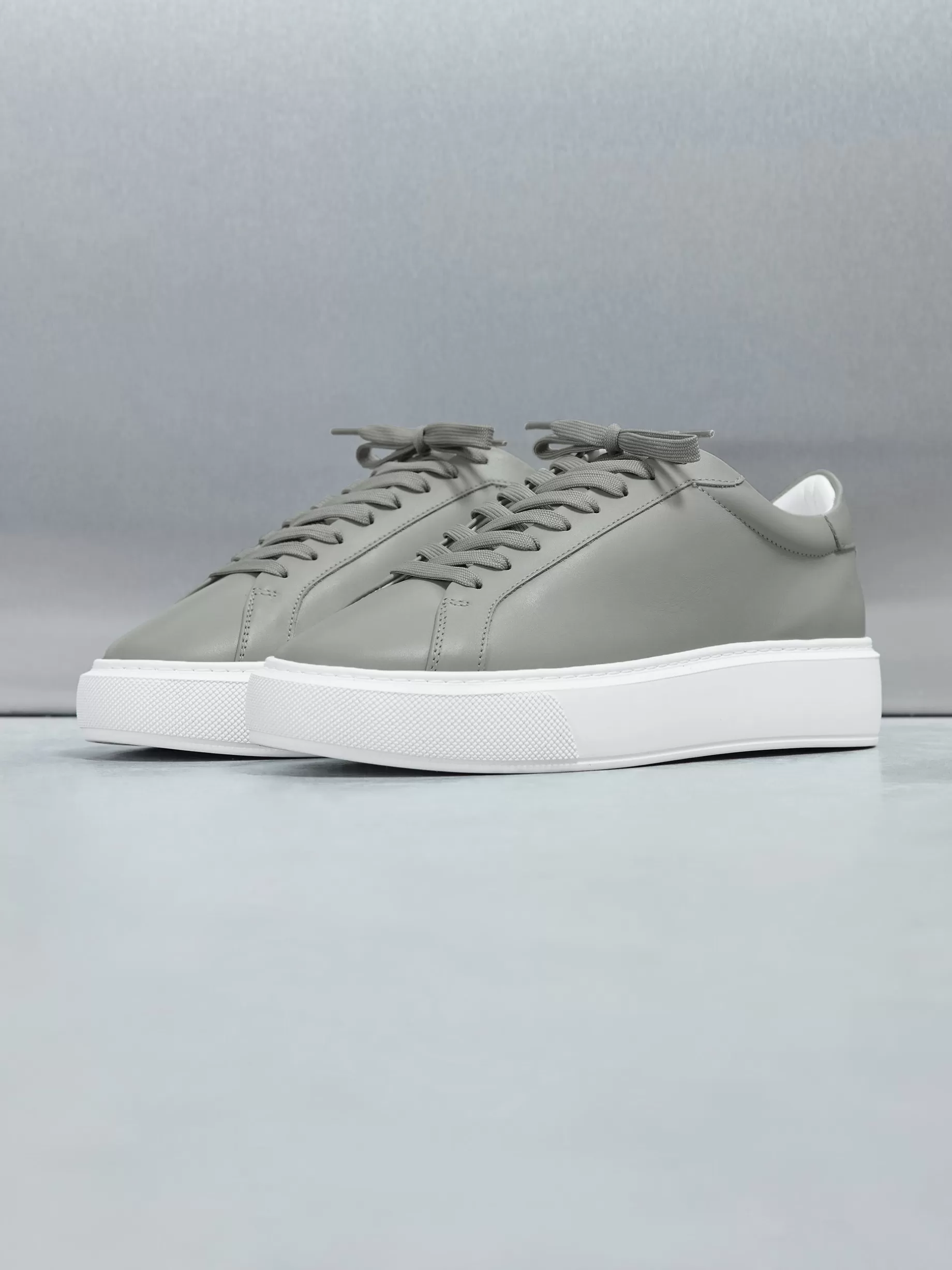 Shop ARNE Essential Leather Trainer - Olive