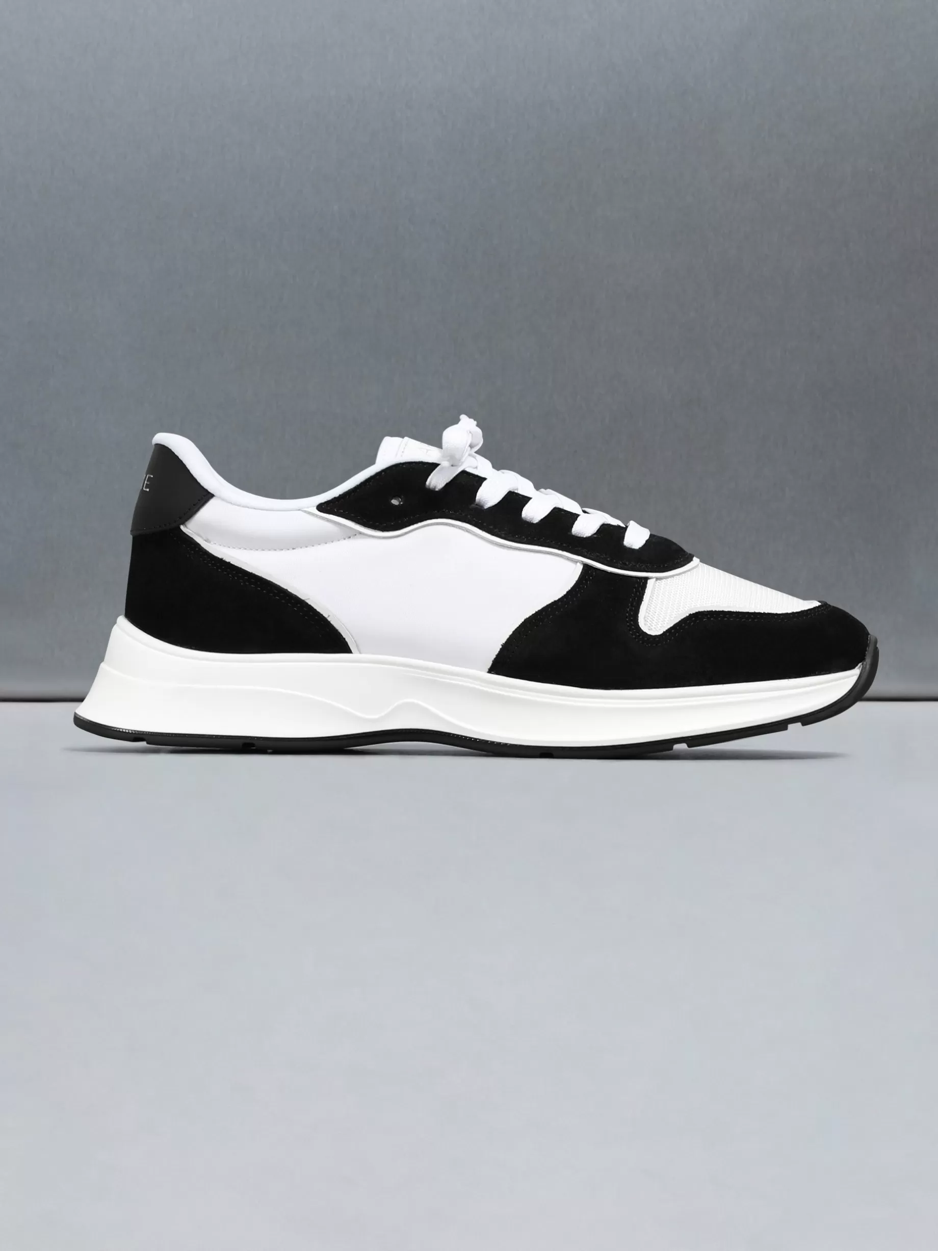 Best Sale ARNE Hybrid Runner - Black White BlackWhite