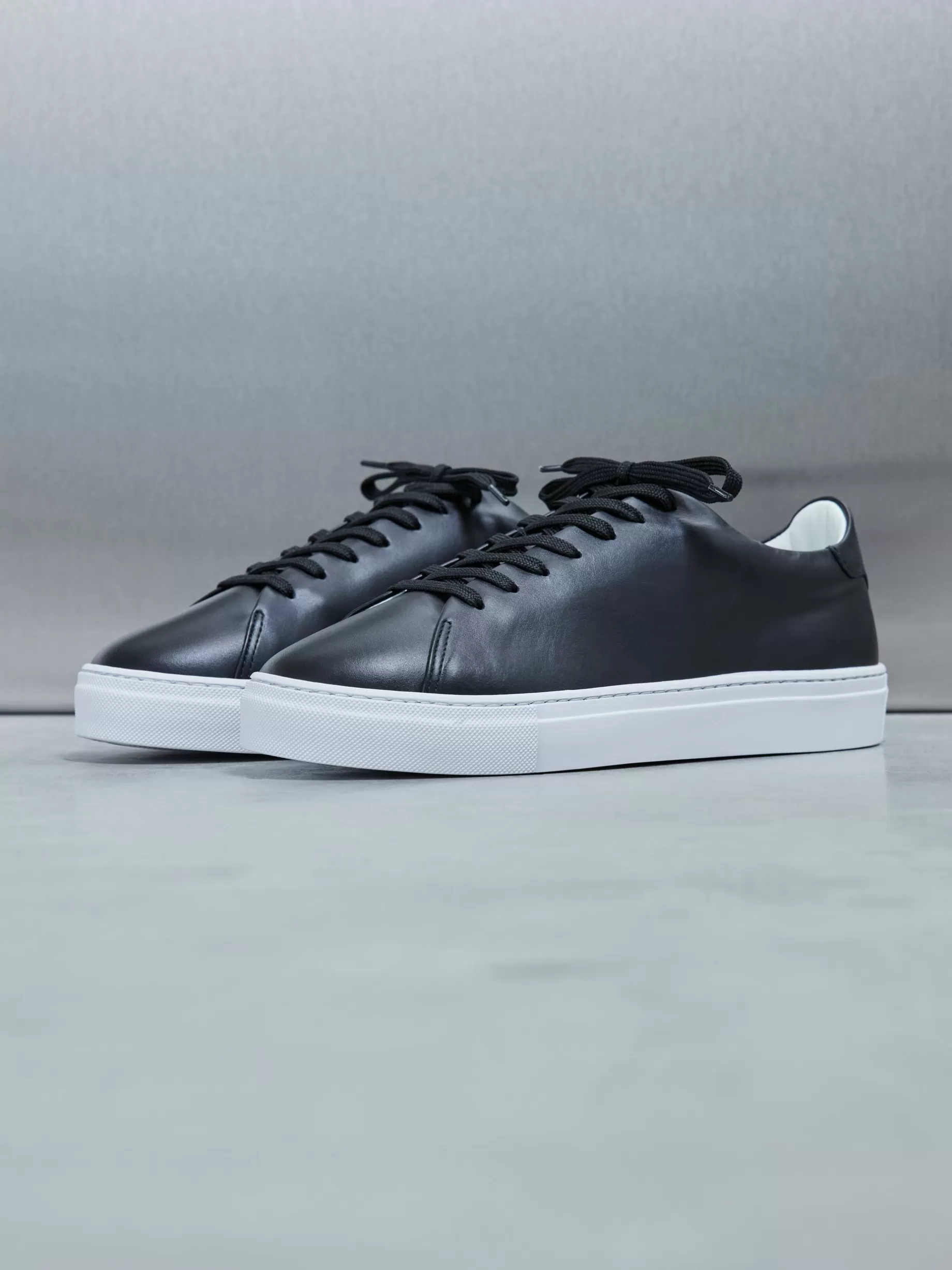 Cheap ARNE Low Essential Leather Trainer - Black