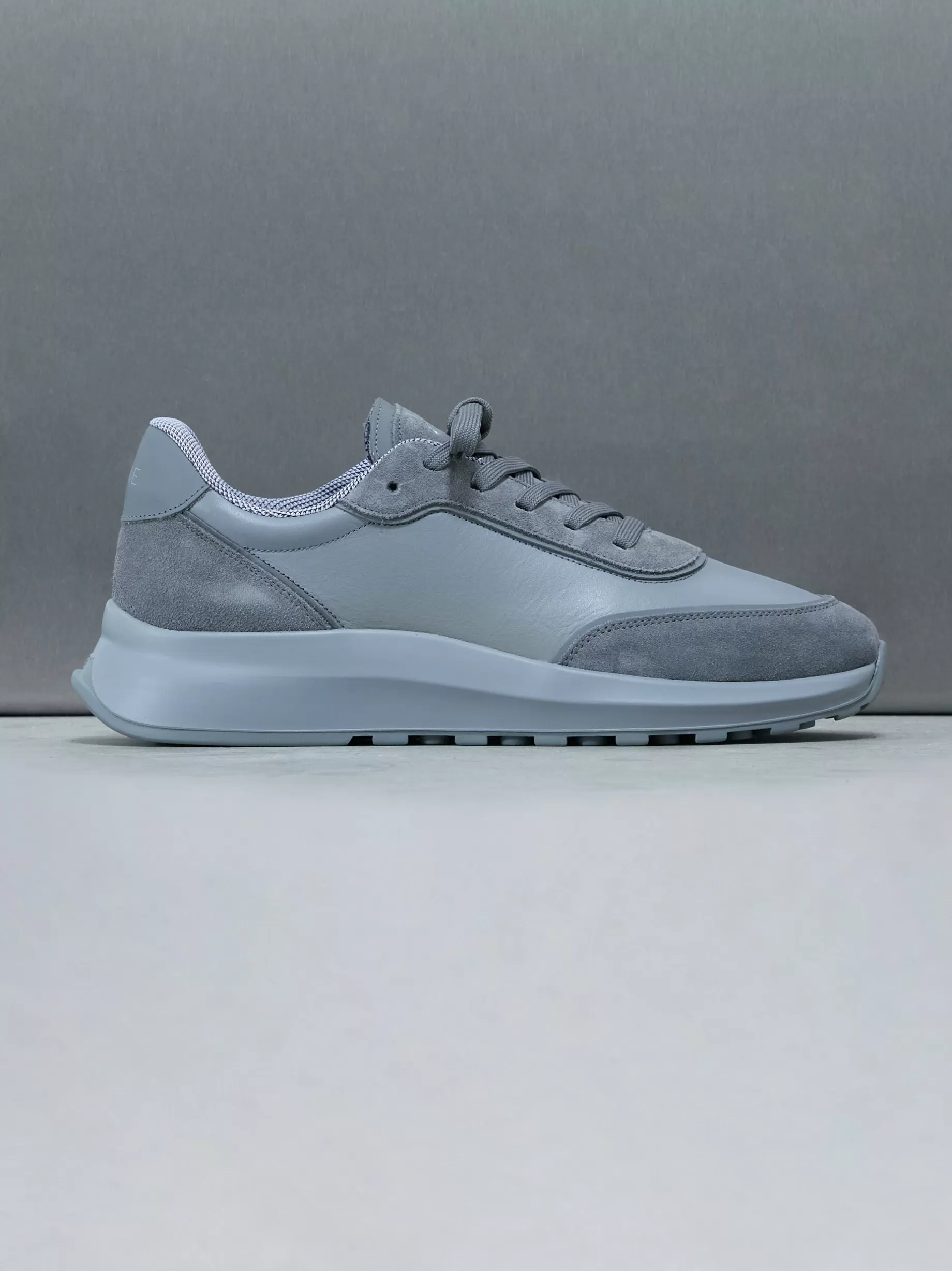 Online ARNE Low Runner - Triple Grey TripleGrey