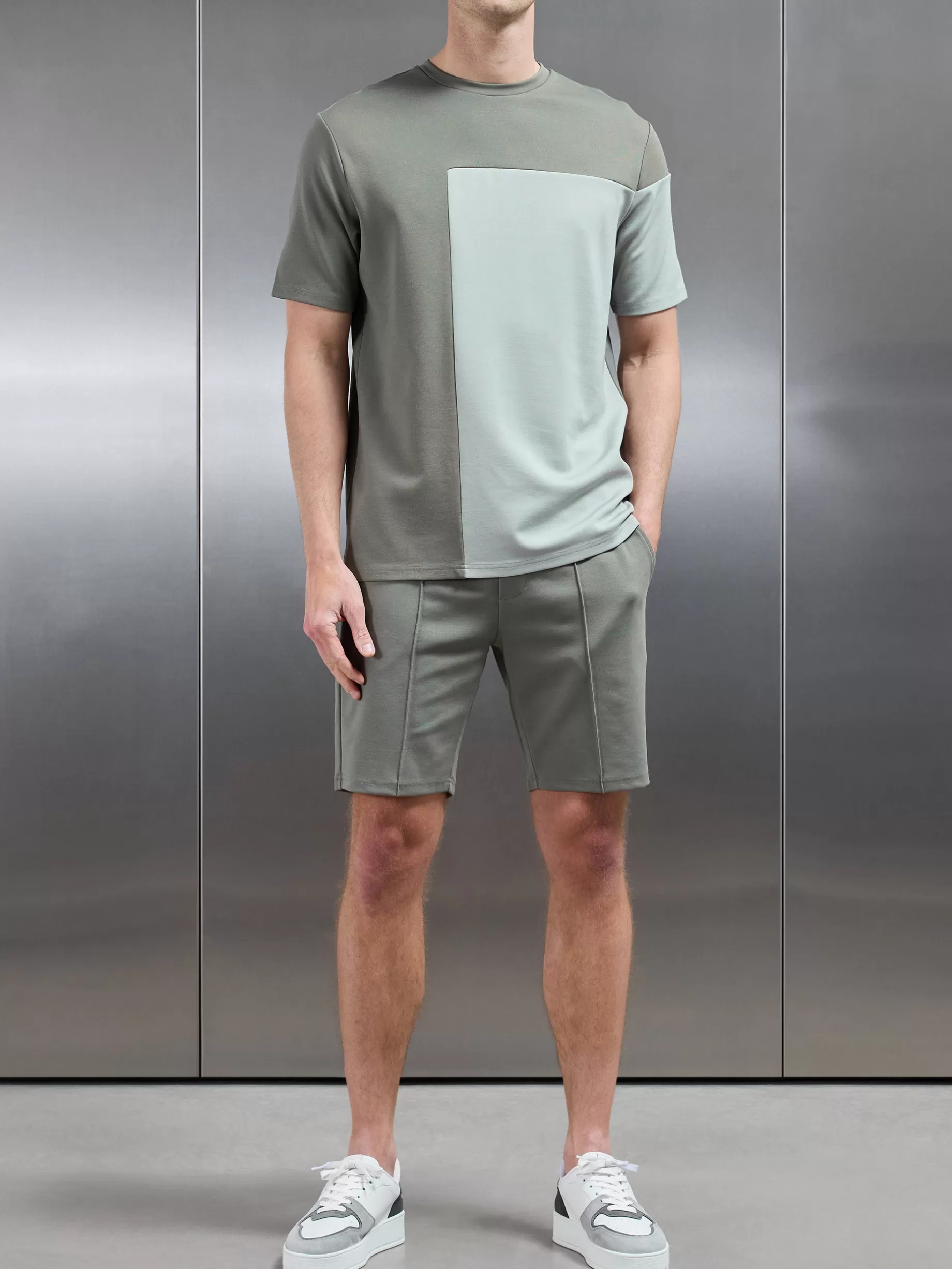 Store ARNE Luxe Colour Block T-Shirt - Sage