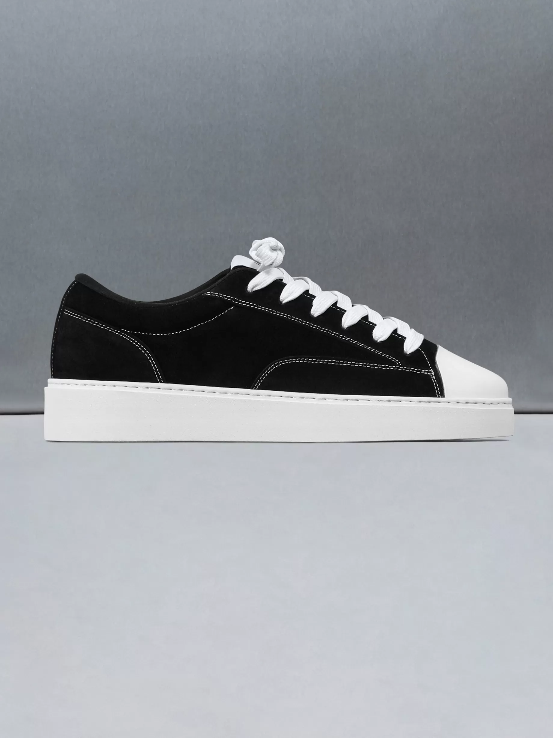 Shop ARNE Mid Essential Homerun Suede - Black