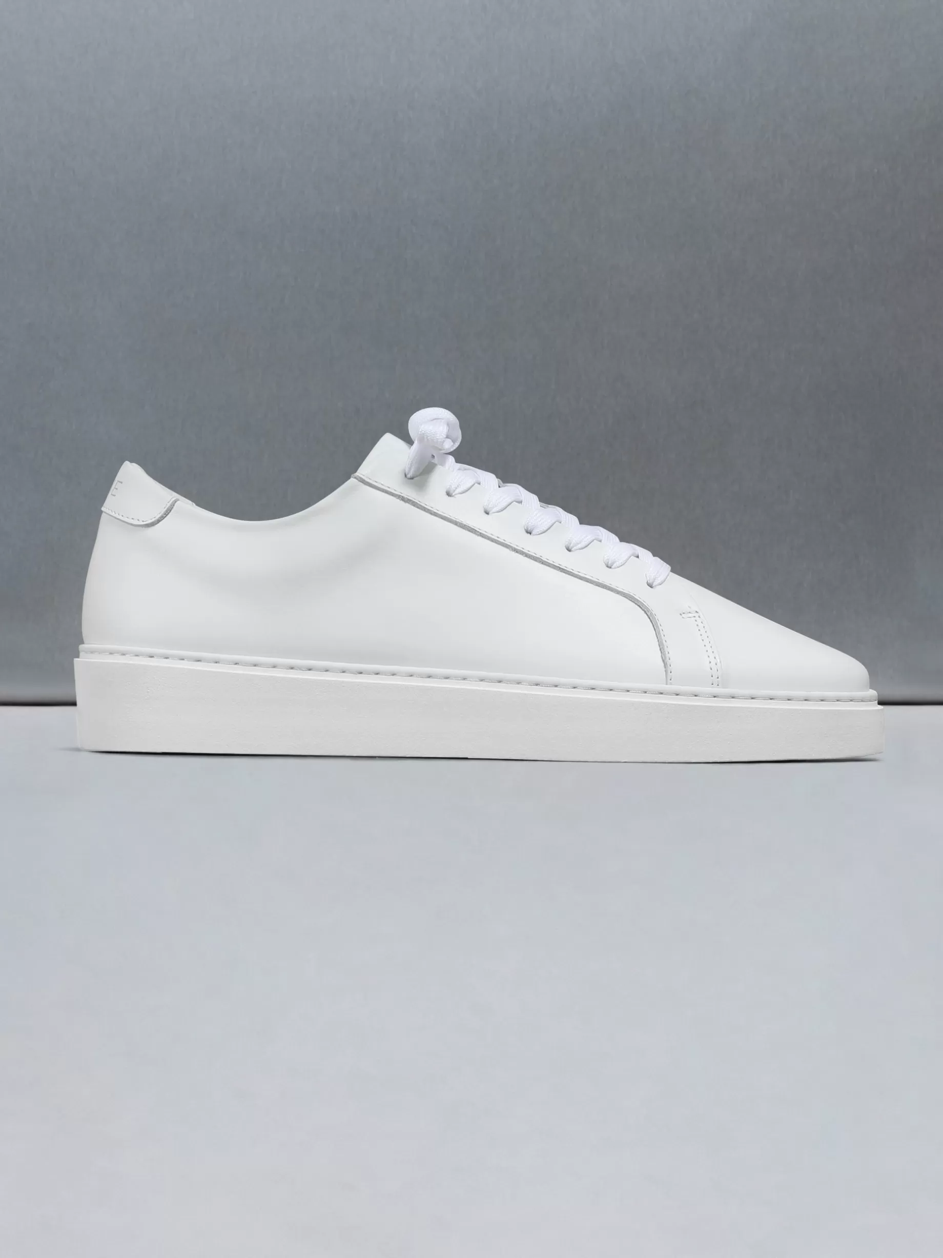 Best Sale ARNE Mid Essential Trainer - White