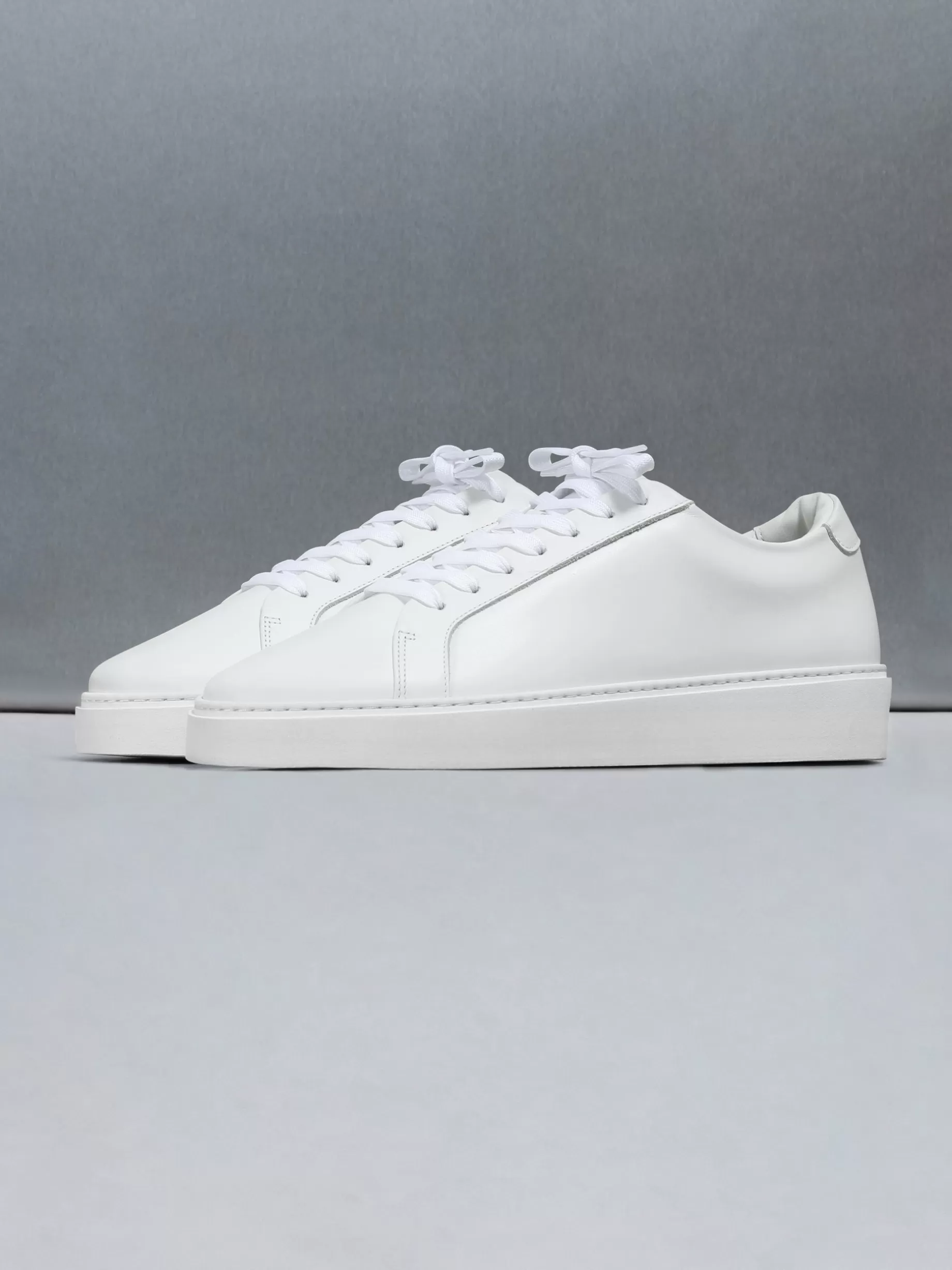 Best Sale ARNE Mid Essential Trainer - White