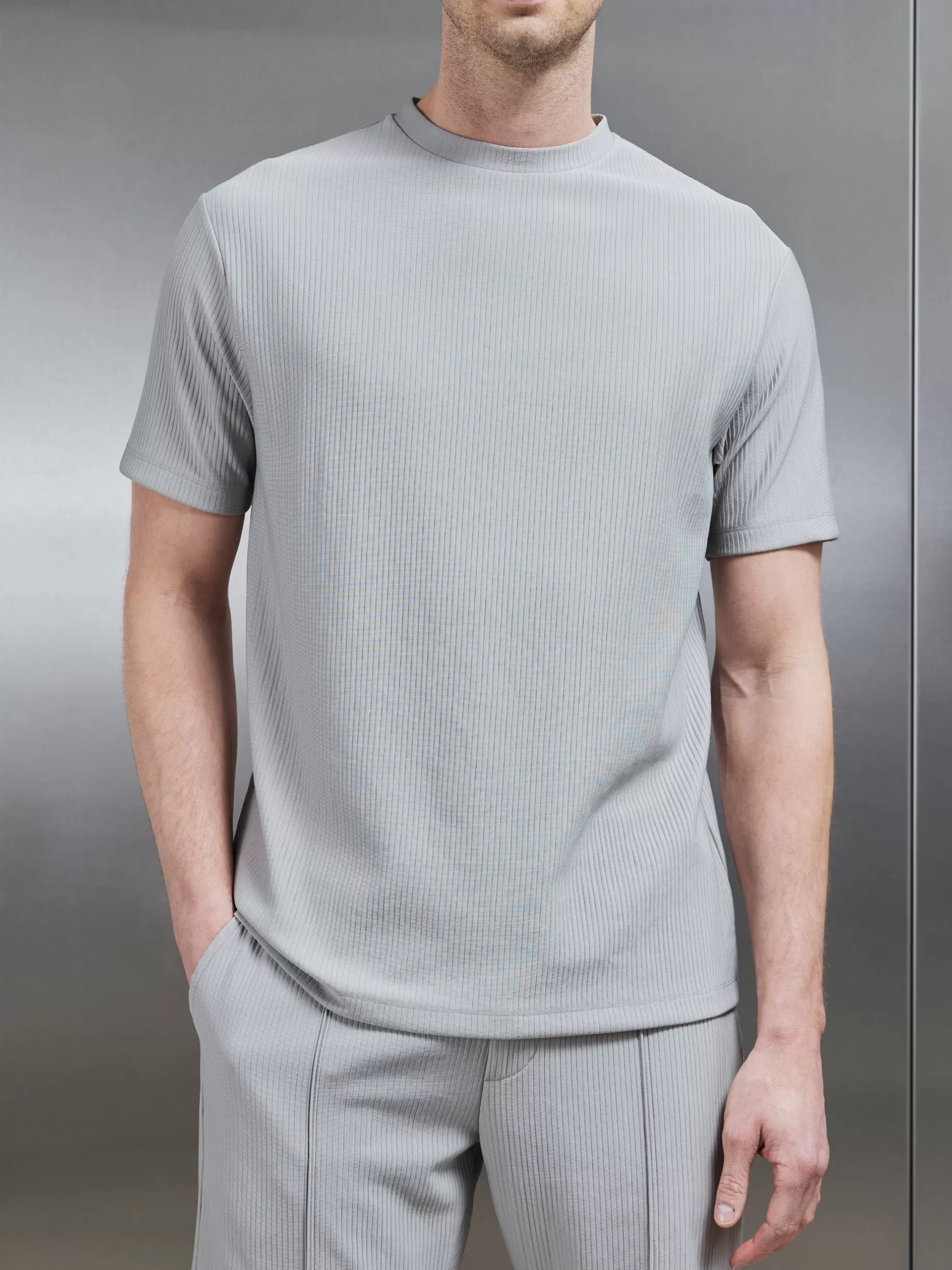 Store ARNE Pleated T-Shirt - Stone