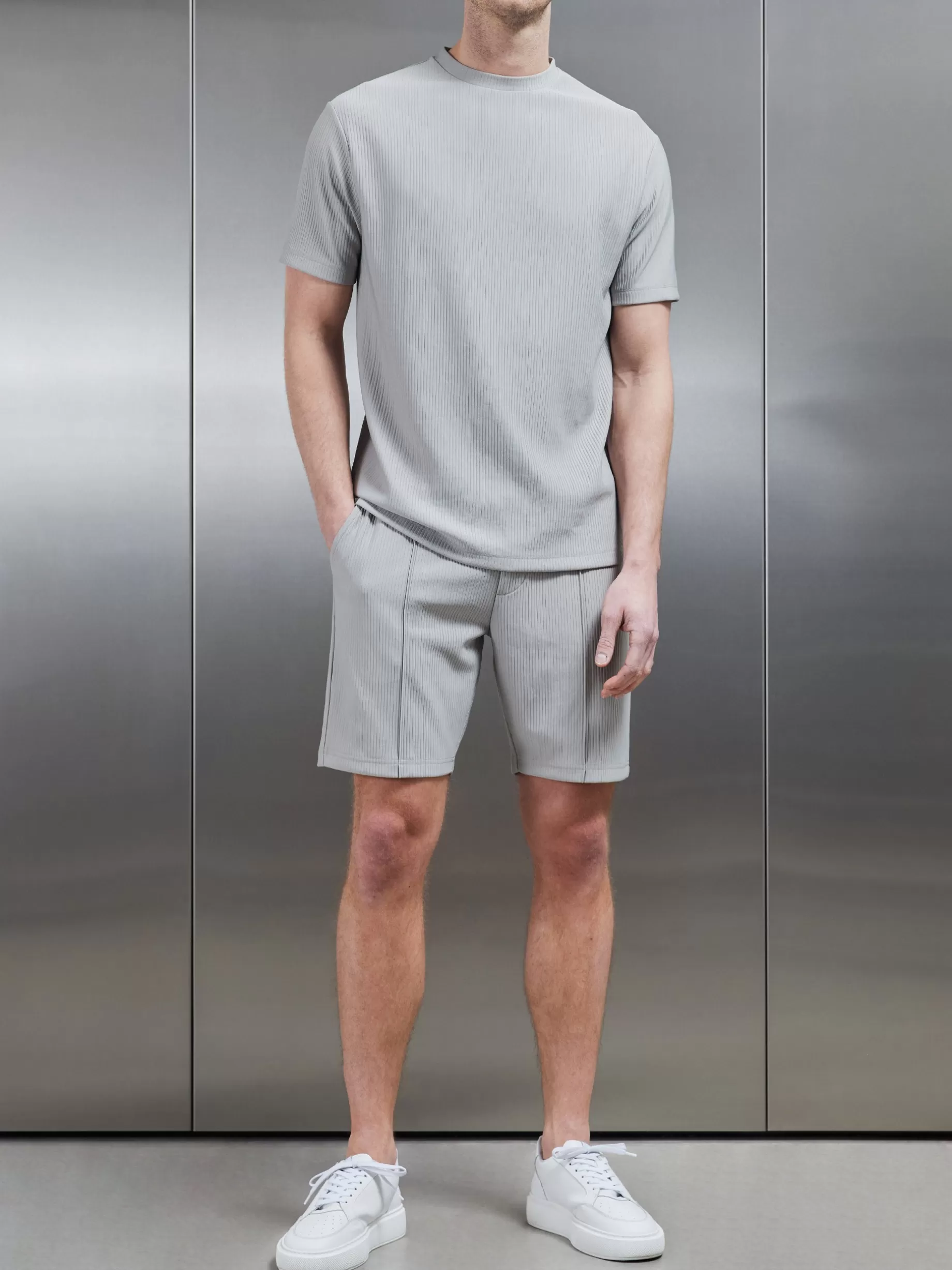 Store ARNE Pleated T-Shirt - Stone