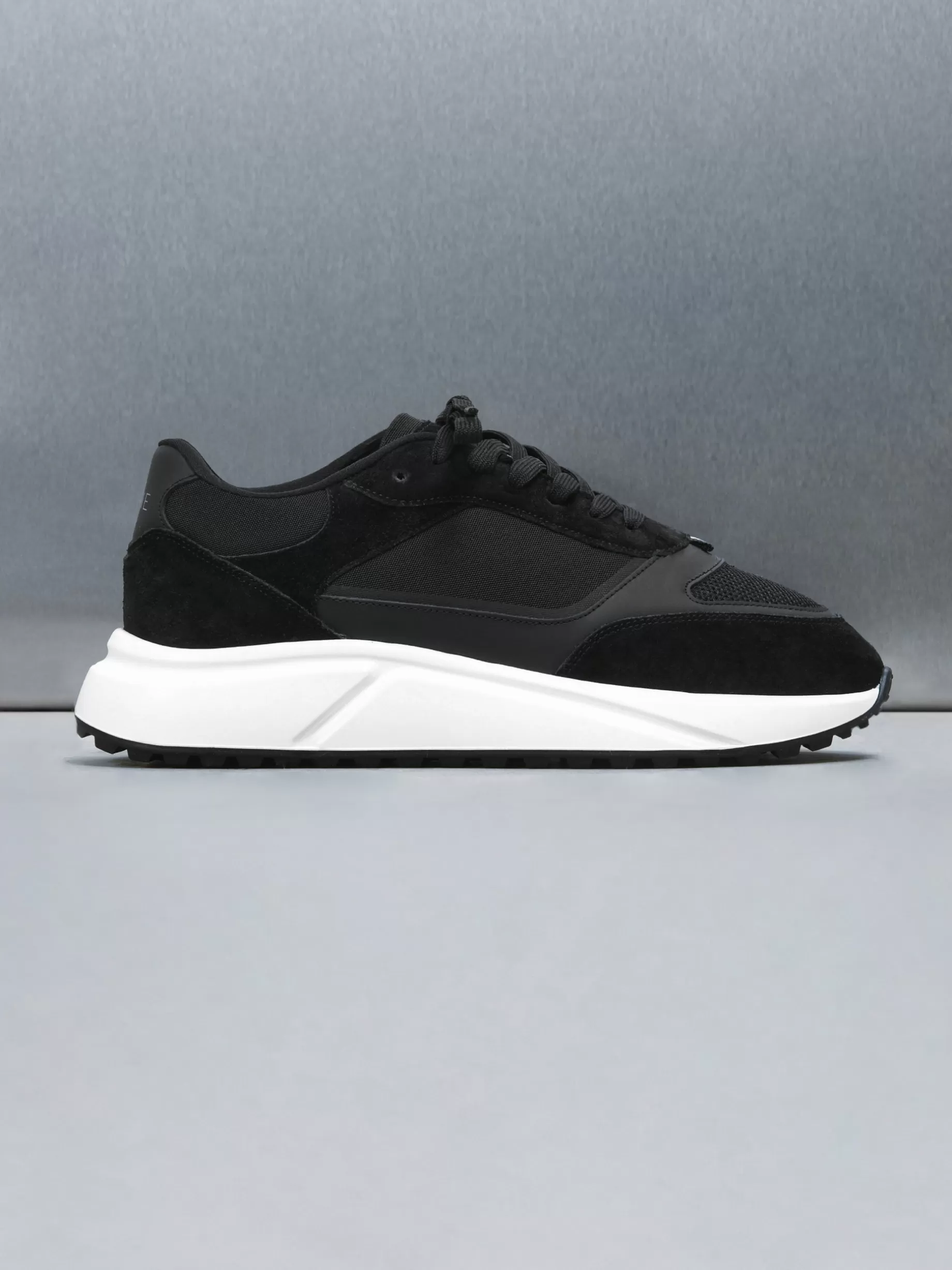 Best Sale ARNE Technical Runner - Black