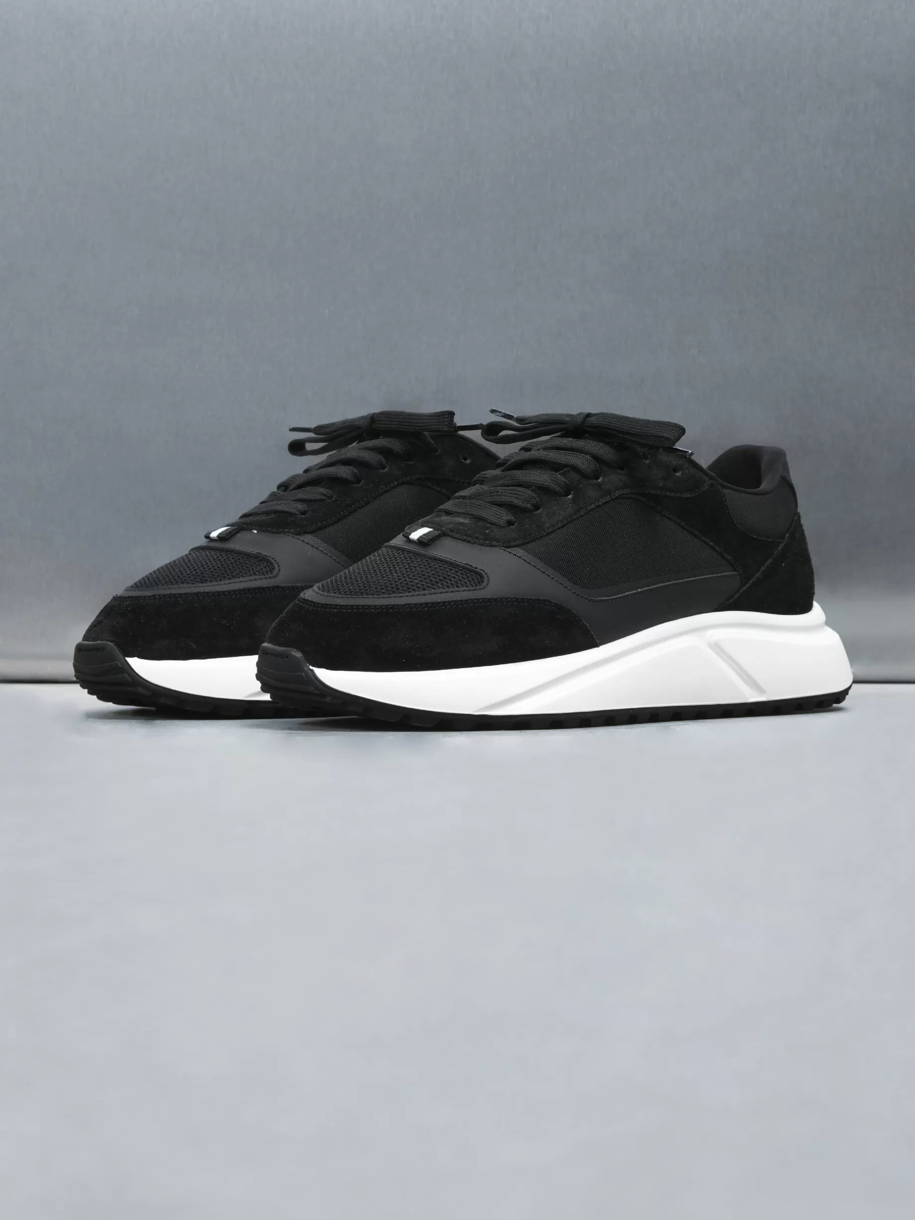 Best Sale ARNE Technical Runner - Black