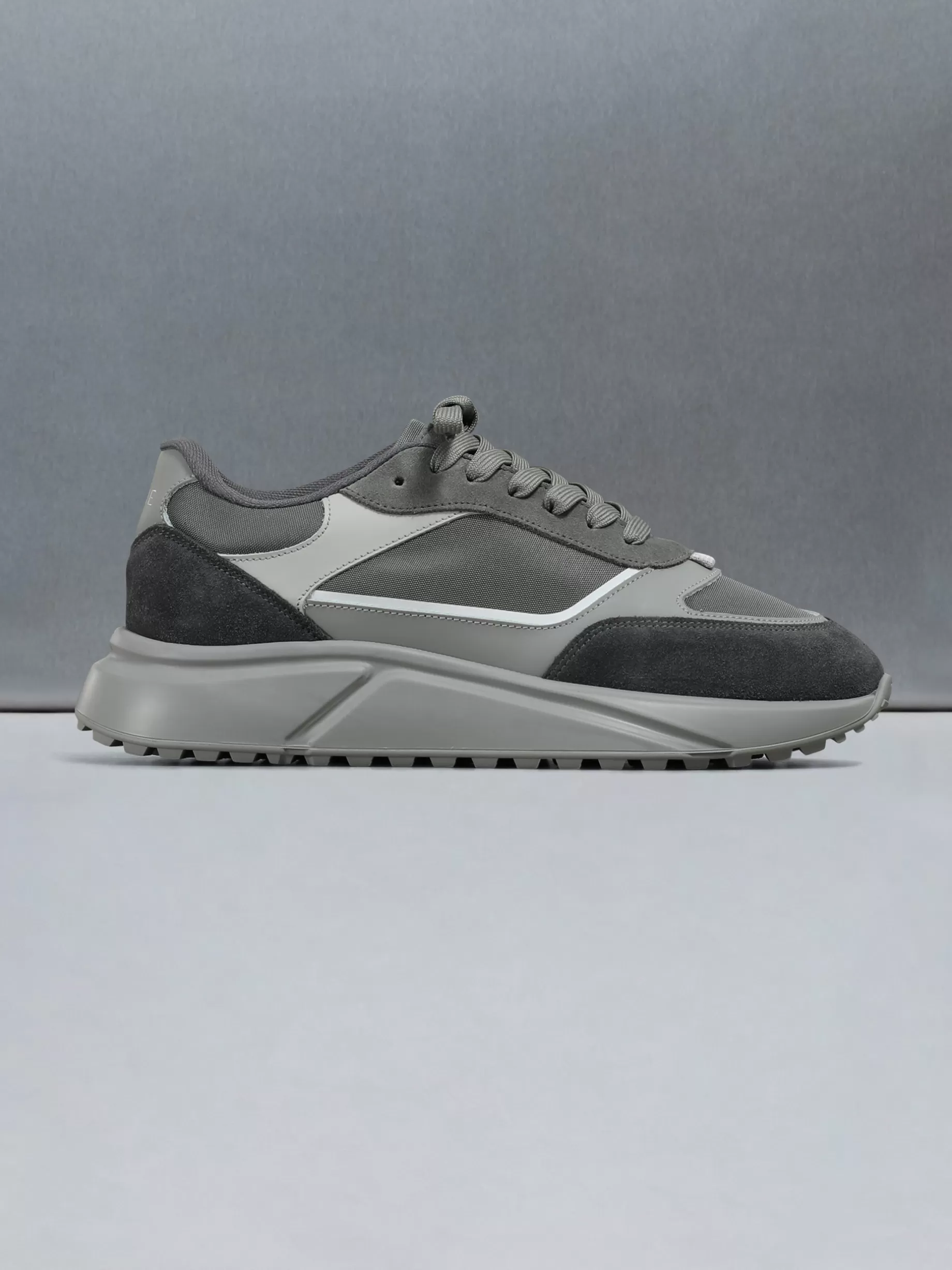 Hot ARNE Technical Runner - Triple Tonal Grey TripleTonalGrey