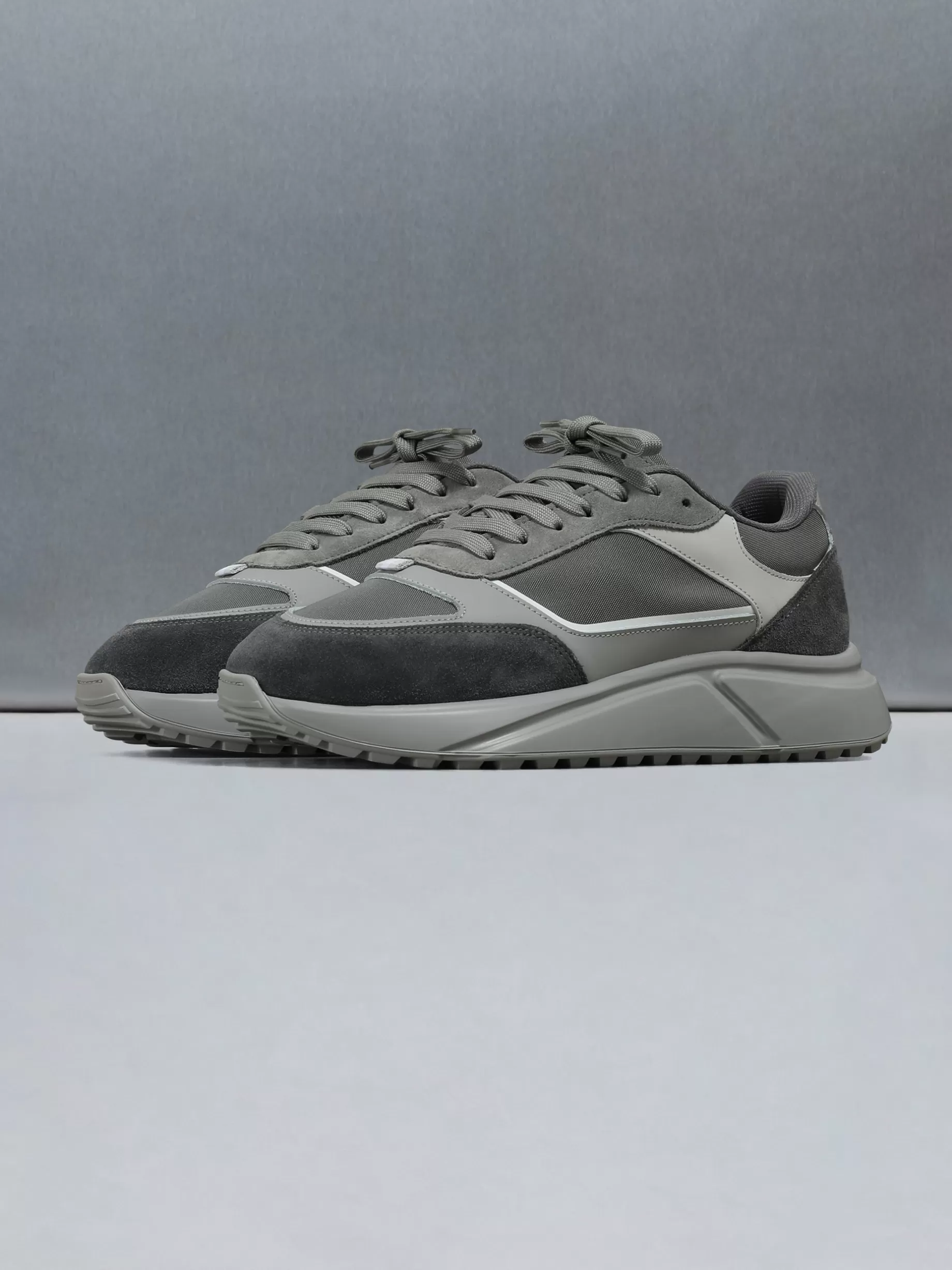 Hot ARNE Technical Runner - Triple Tonal Grey TripleTonalGrey