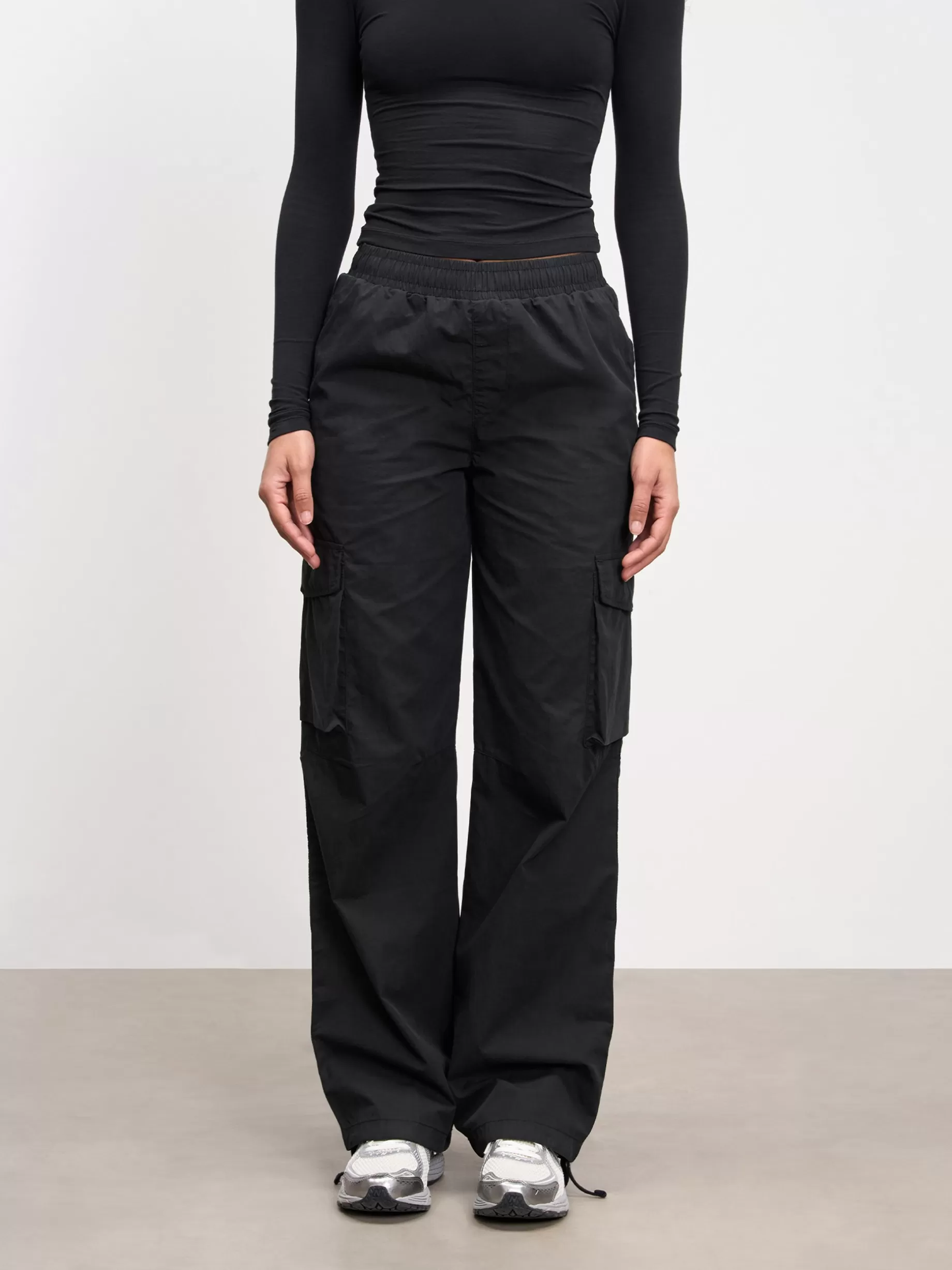 Online ARNE Womens Parachute Cargo Pant - Black