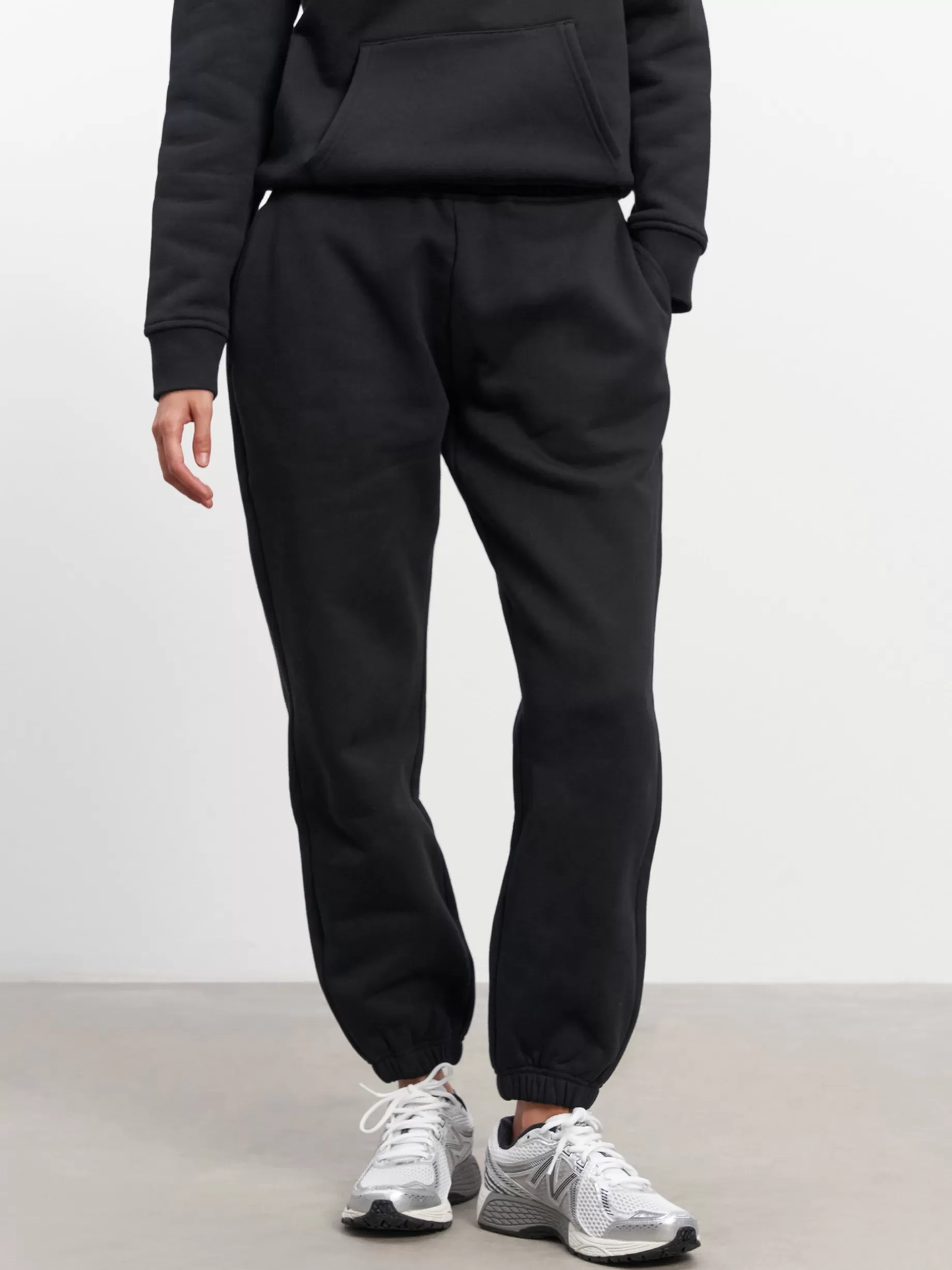 Clearance ARNE Womens Relaxed Cuffed Jogger - Black